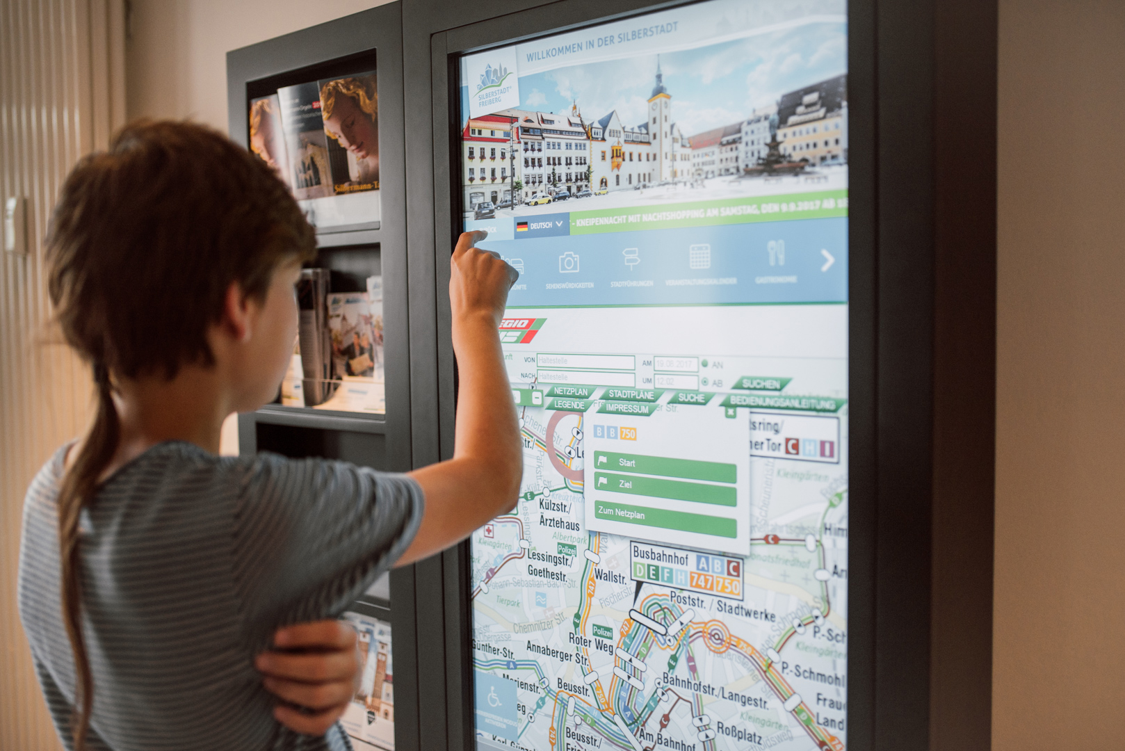 Digital Signage Infoterminals | Objekteinrichter24